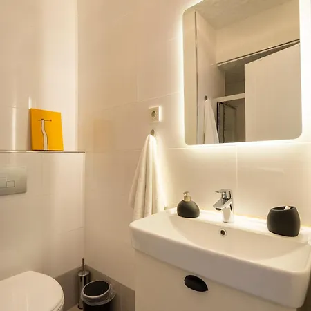 Apartamento 2 Bedroom W. Balcony And Sea View @ Cihangir No:5