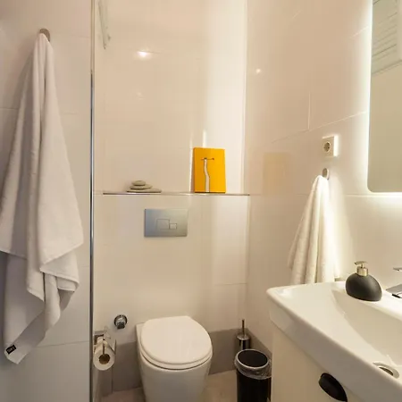 2 Bedroom W. Balcony And Sea View @ Cihangir No:5 Appartement Istambul