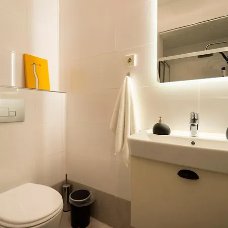 2 Bedroom W. Balcony And Sea View @ Cihangir No:5 Istambul