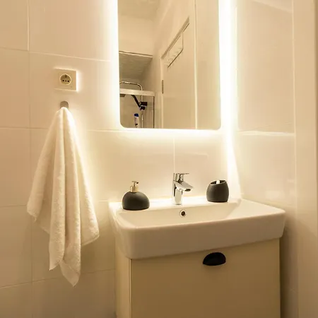 2 Bedroom W. Balcony And Sea View @ Cihangir No:5
