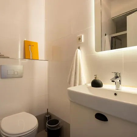 2 Bedroom W. Balcony And Sea View @ Cihangir No:5 Apartman Isztambul